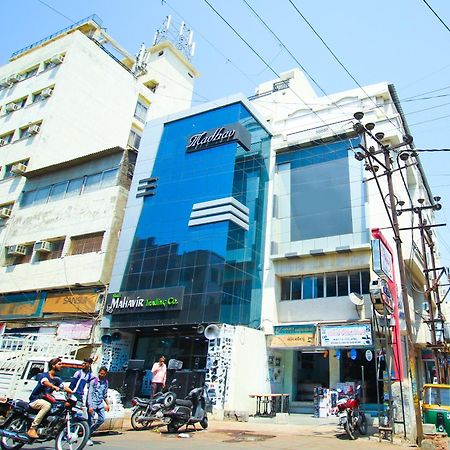 Hotel Upasana Rajkot Bagian luar foto