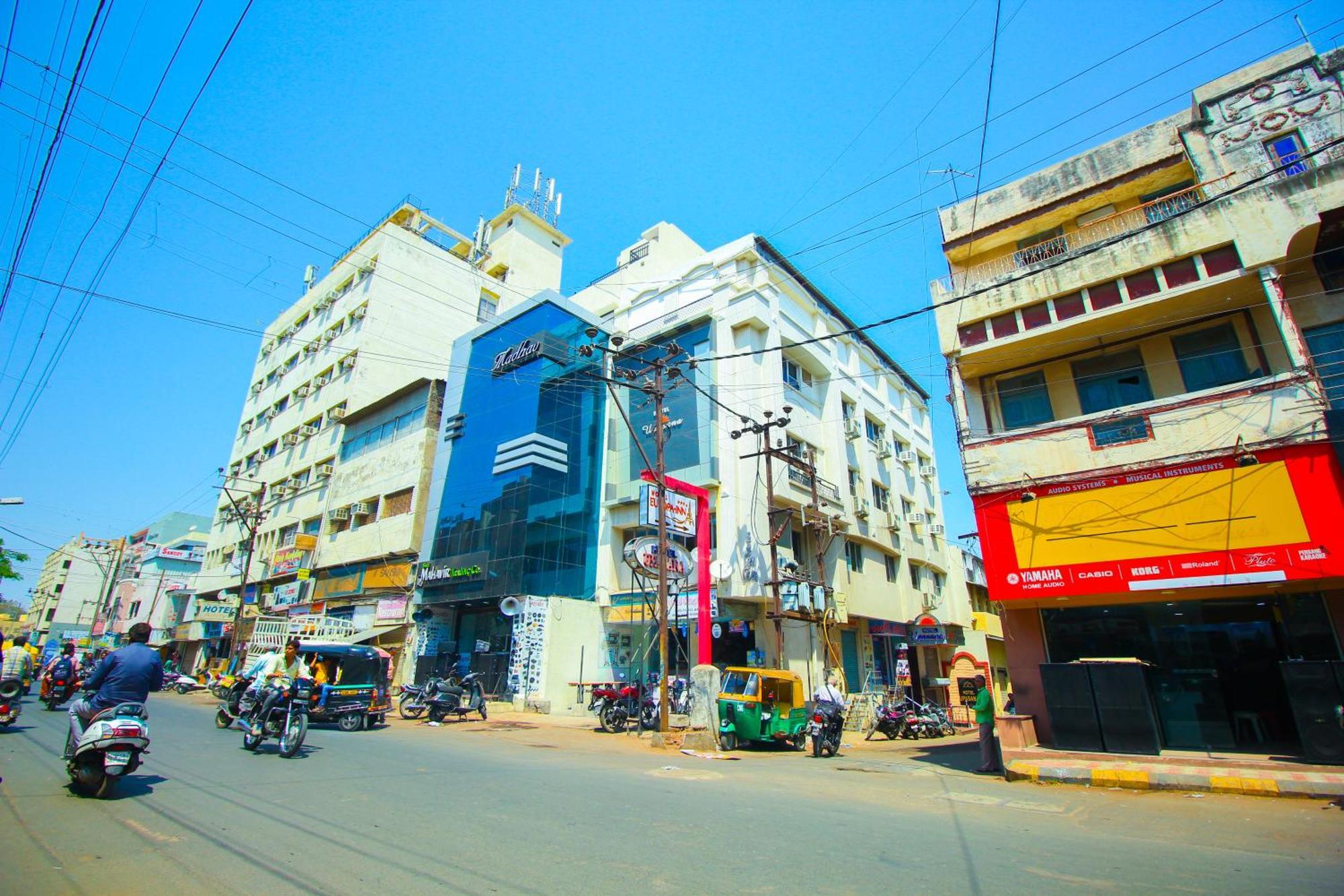 Hotel Upasana Rajkot Bagian luar foto