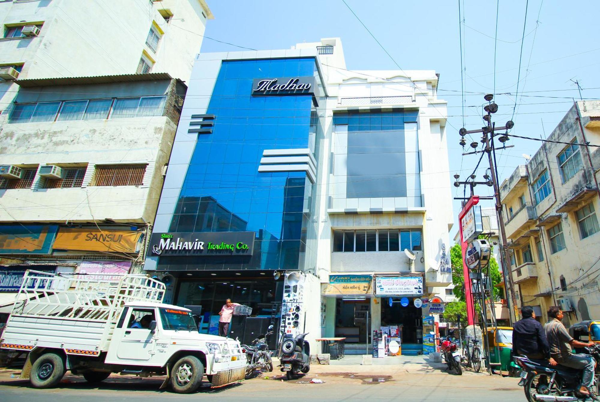 Hotel Upasana Rajkot Bagian luar foto