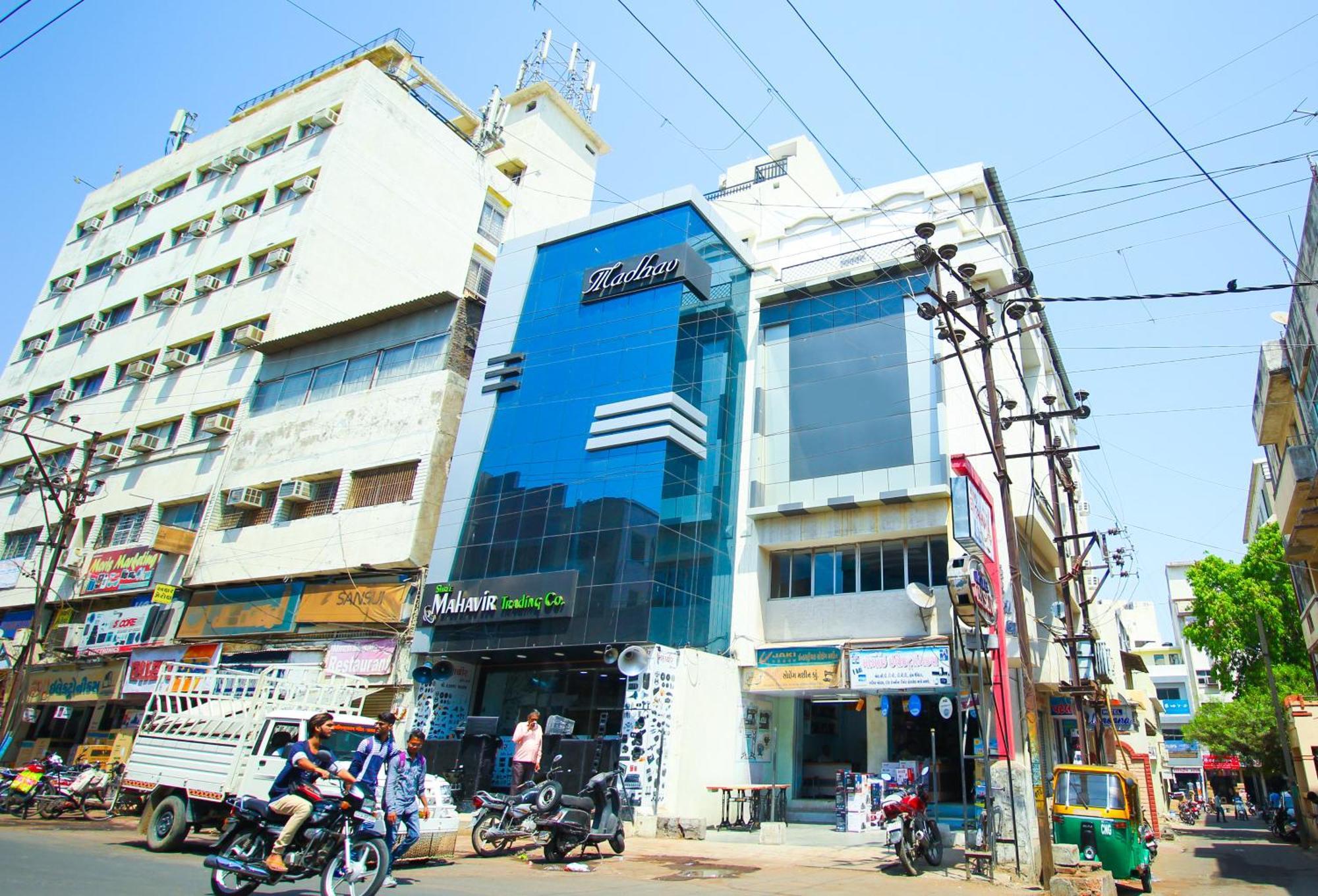 Hotel Upasana Rajkot Bagian luar foto