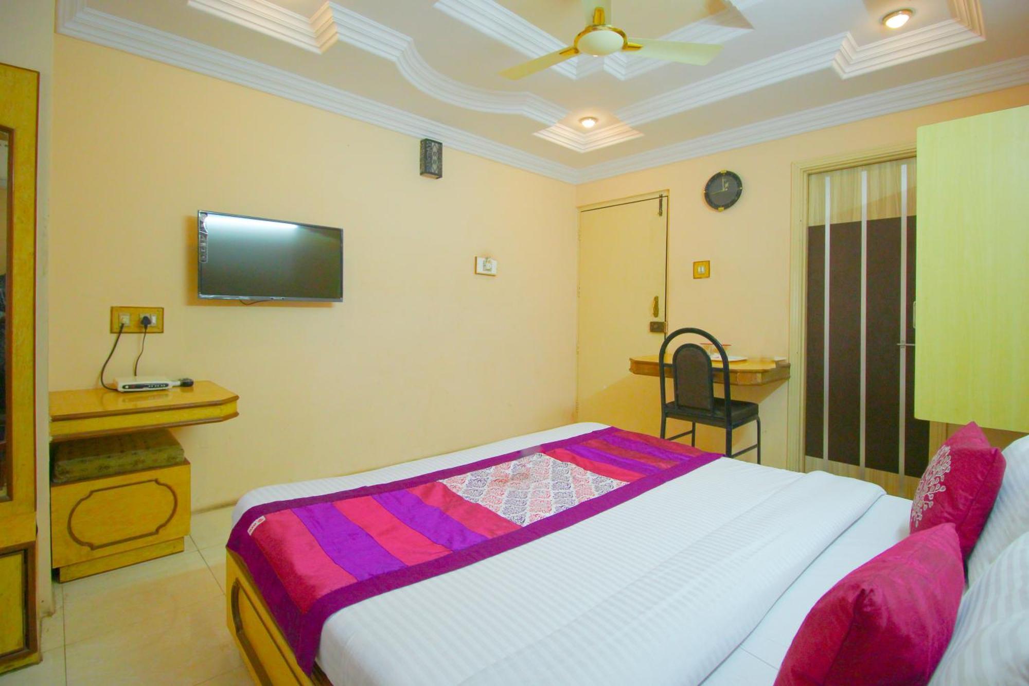 Hotel Upasana Rajkot Bagian luar foto