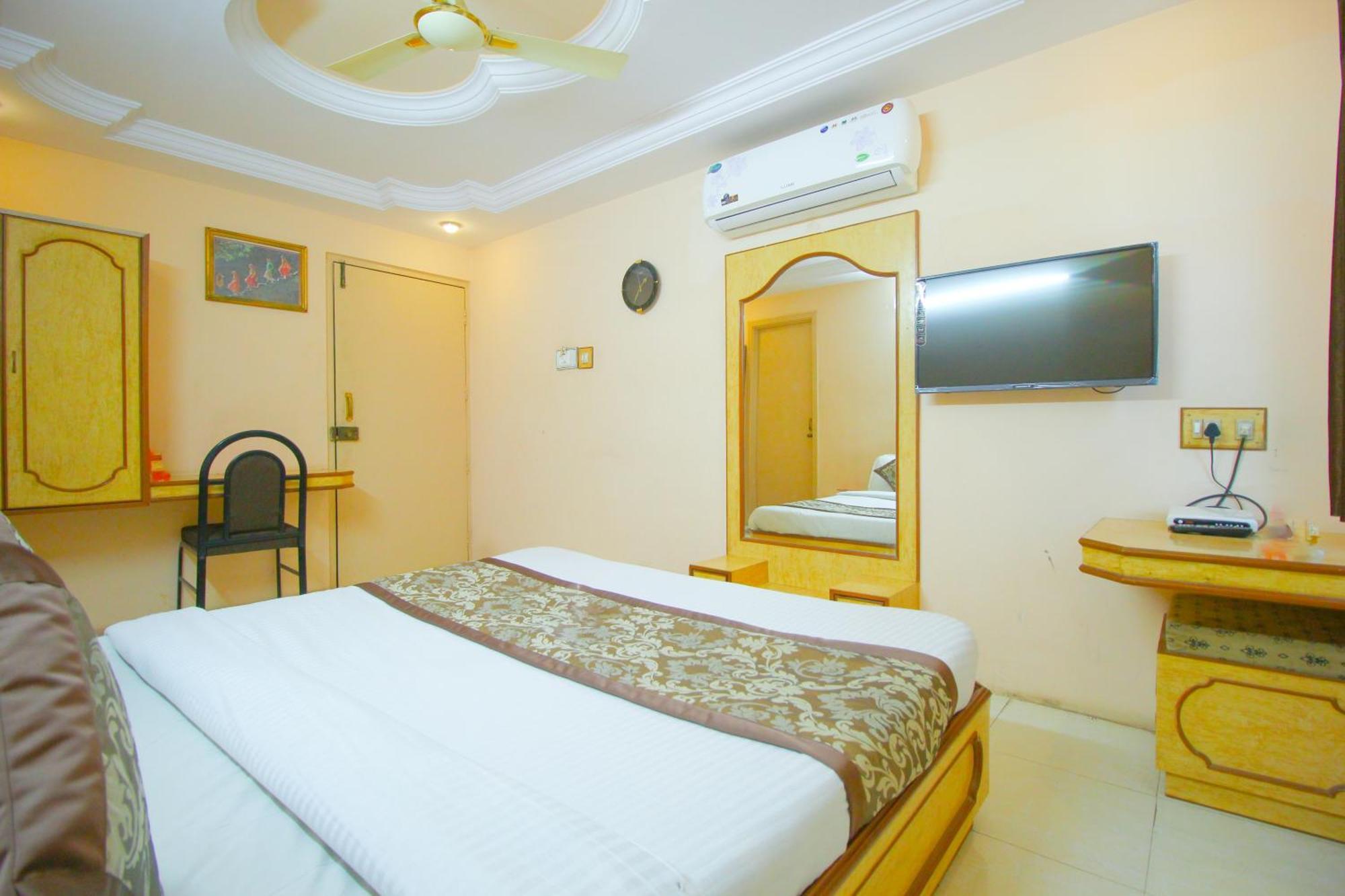 Hotel Upasana Rajkot Bagian luar foto