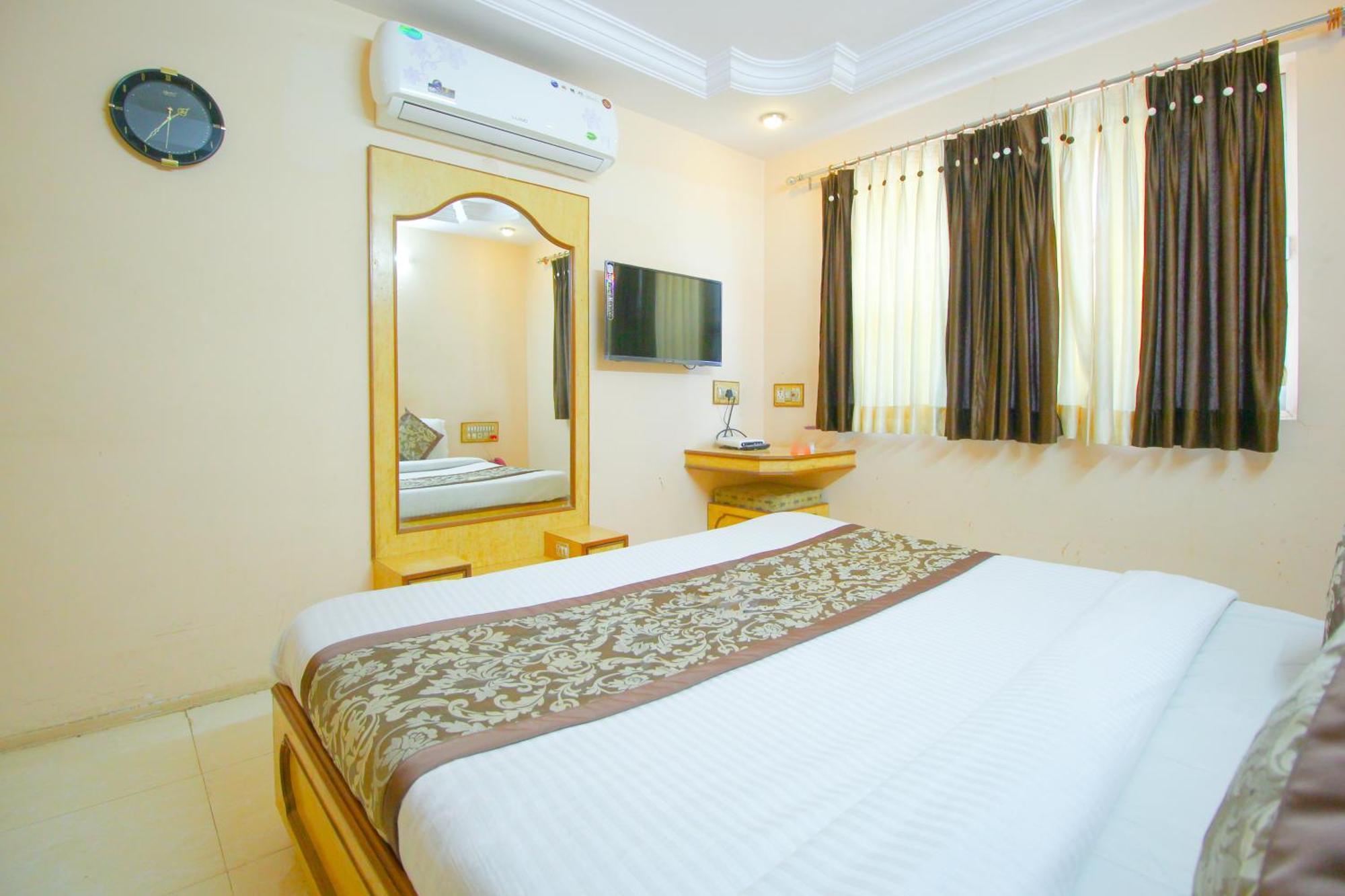 Hotel Upasana Rajkot Bagian luar foto